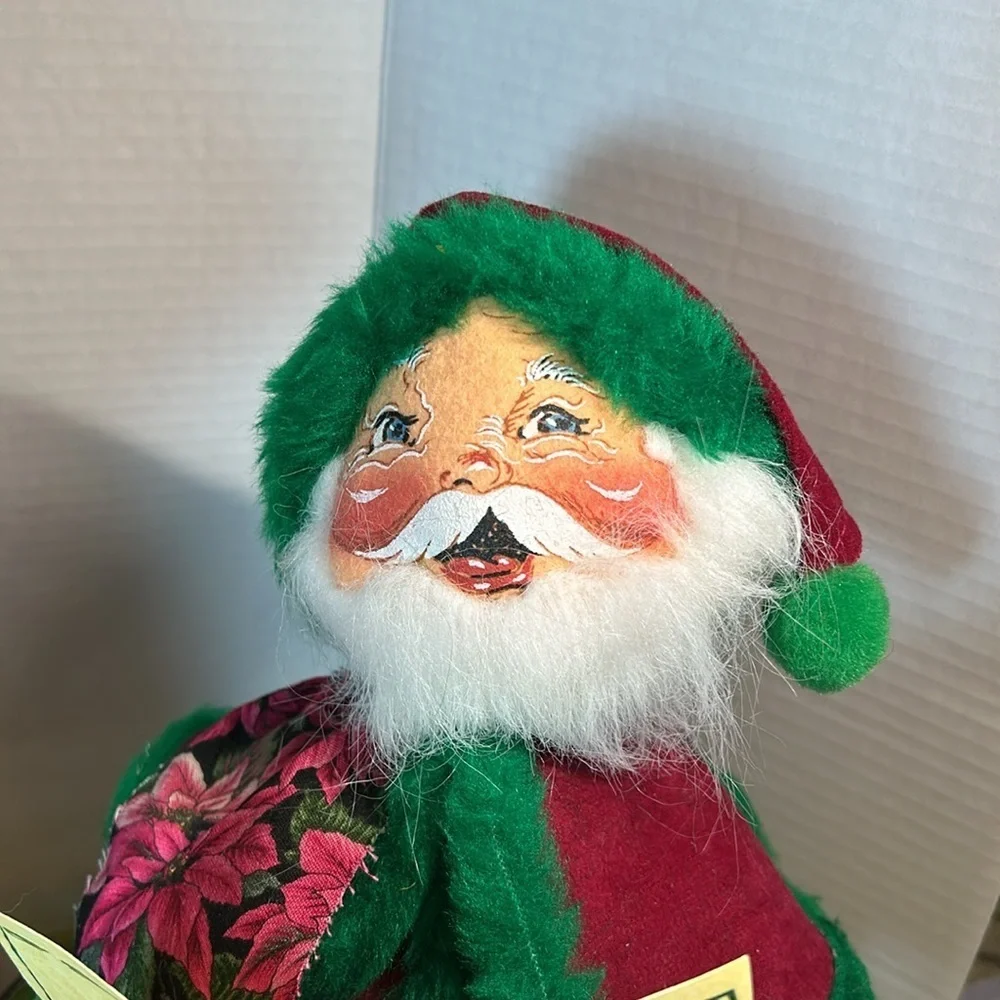 Victorian Caroling Annalee Santa and Mrs Claus. 1998.  Approx 12”h
